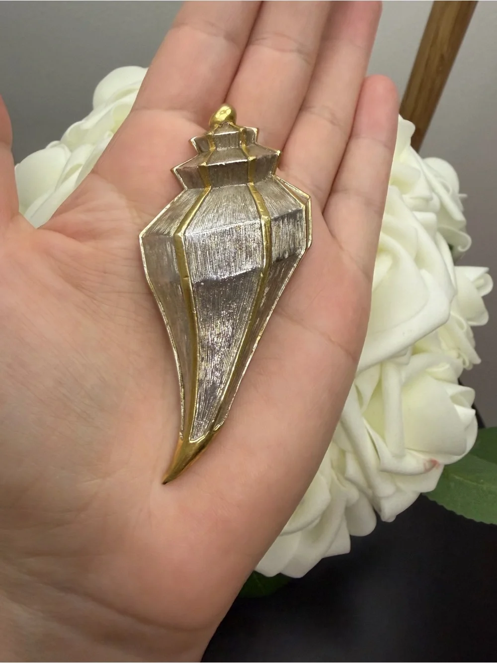 Vintage Gold and Silver Tone Shell Pendant Necklace - Unbranded